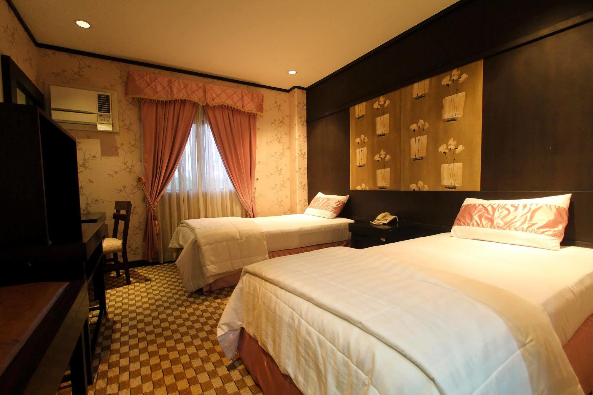 Luisita Central Park Hotel Tarlac City Exterior photo