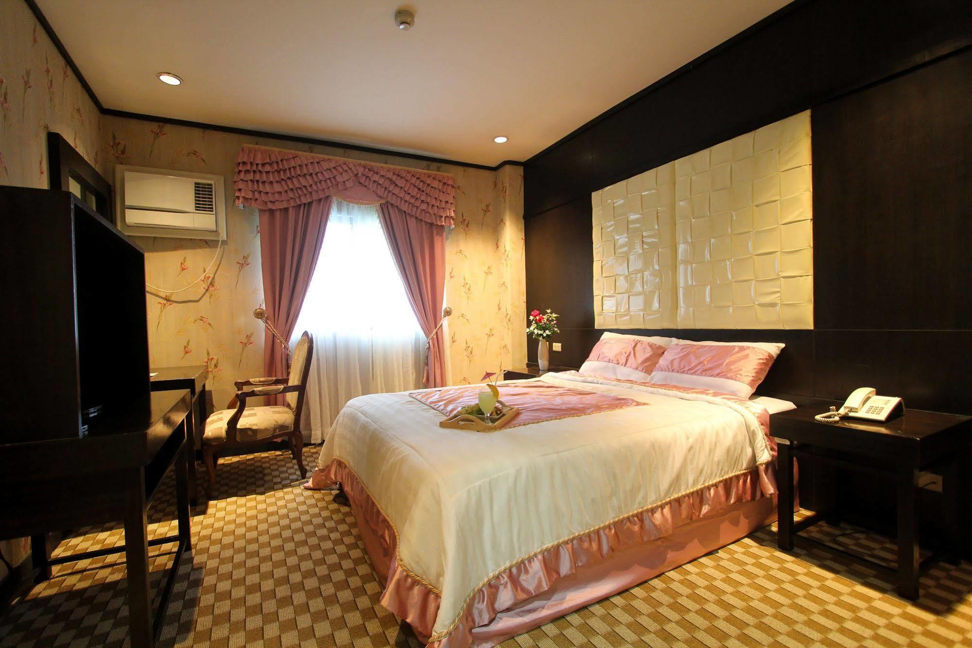 Luisita Central Park Hotel Tarlac City Exterior photo